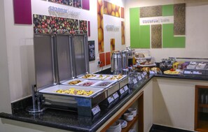 Free daily buffet breakfast - Hampton Inn By Hilton Tampico Zona Dorada (Tampico)