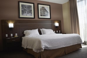 Studio, 1 King Bed, Non Smoking, Refrigerator & Microwave