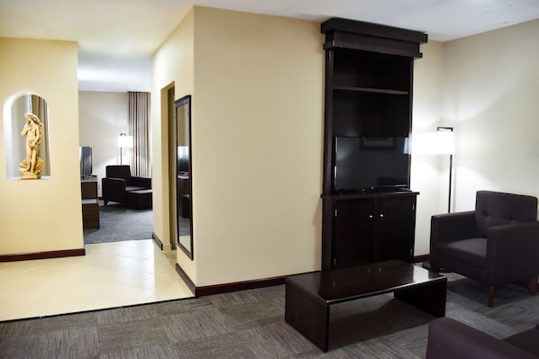 Estúdio, 1 cama King, para não fumantes, geladeira e micro-ondas | Escrivaninha, ferros/tábuas de passar roupa, Wi-Fi de cortesia