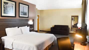 Quarto, 1 cama King e sofá-cama, para não fumantes | Área de estar | TV de tela plana 25 polegadas com canais a cabo, TV