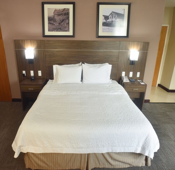 办公桌、熨斗/熨衣板、免费 WiFi、床单