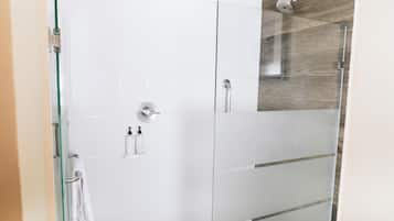 Ducha del cuarto de baño