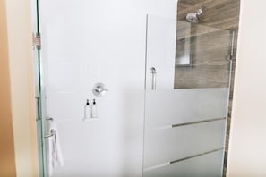 Dusche im Bad