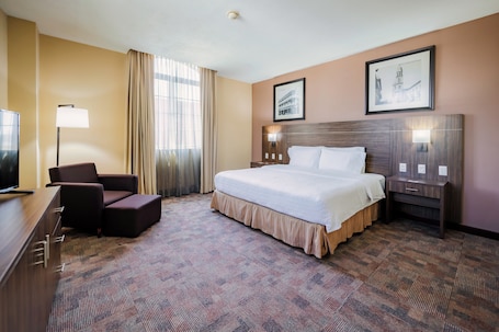 Escritorio, tabla de planchar con plancha, wifi gratis y ropa de cama . Hampton Inn By Hilton Tampico Zona Dorada