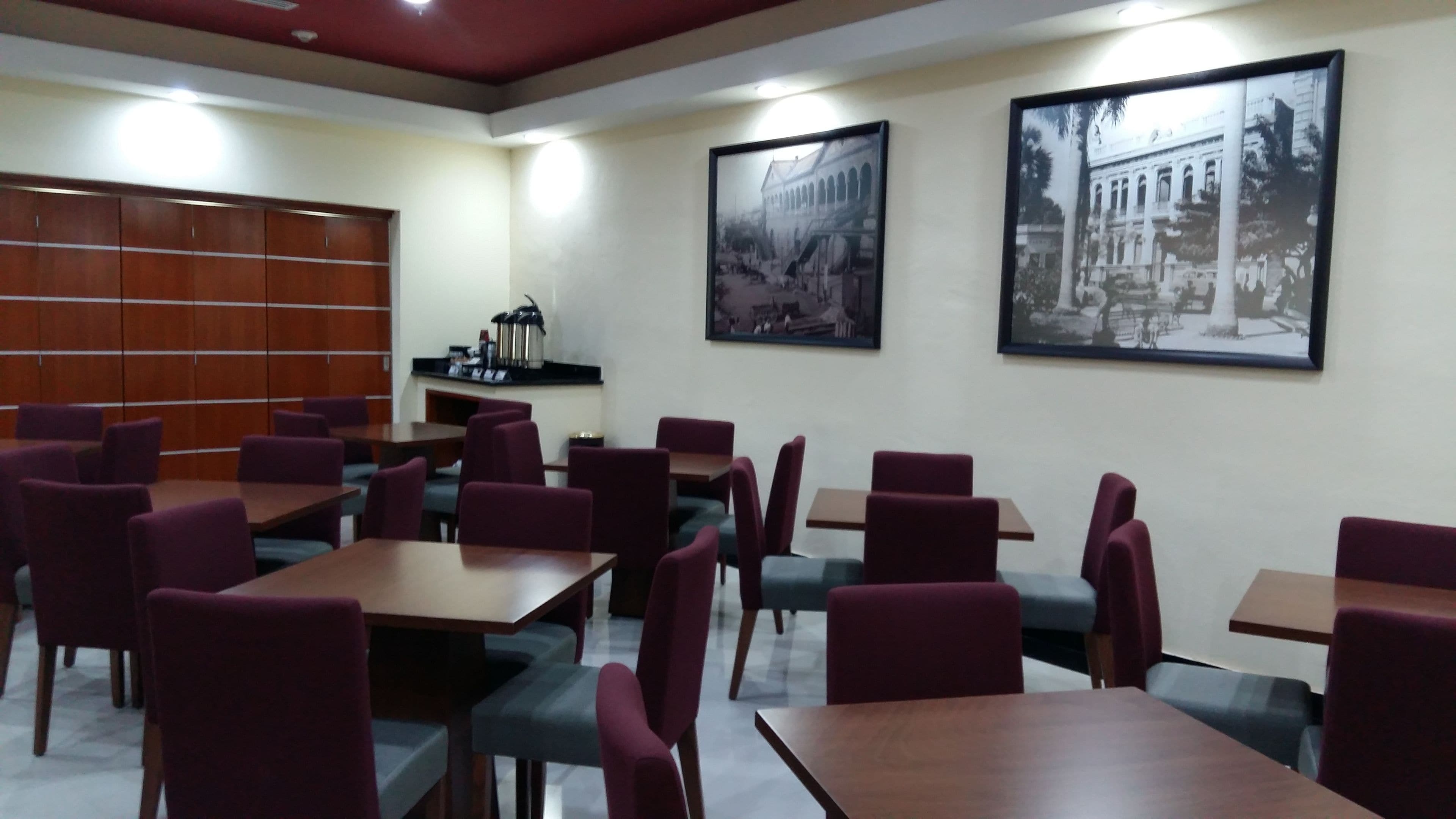 Desayuno buffet incluido todos los días 