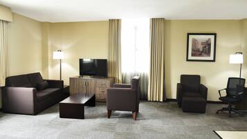 Studio, 2 Double Beds, Non Smoking, Refrigerator & Microwave | Desk, iron/ironing board, free WiFi, bed sheets