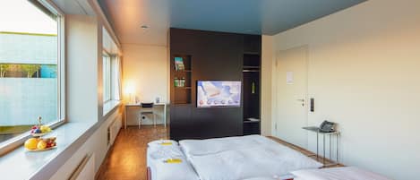 Down duvets, in-room safe, desk, laptop workspace