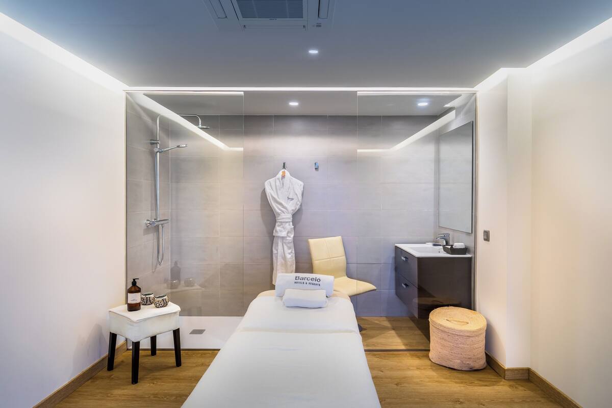 body treatments, aromatherapy, body scrubs, facials, reflexology