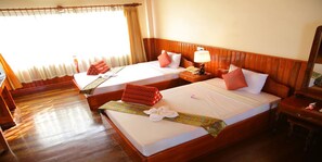 Ropa de cama de alta calidad, colchones con pillow-top y minibar 