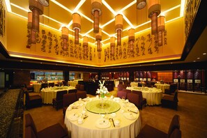 2 restaurants; breakfast, lunch, and dinner served - New Century Grand Hotel Hangzhou (Hangzhou)