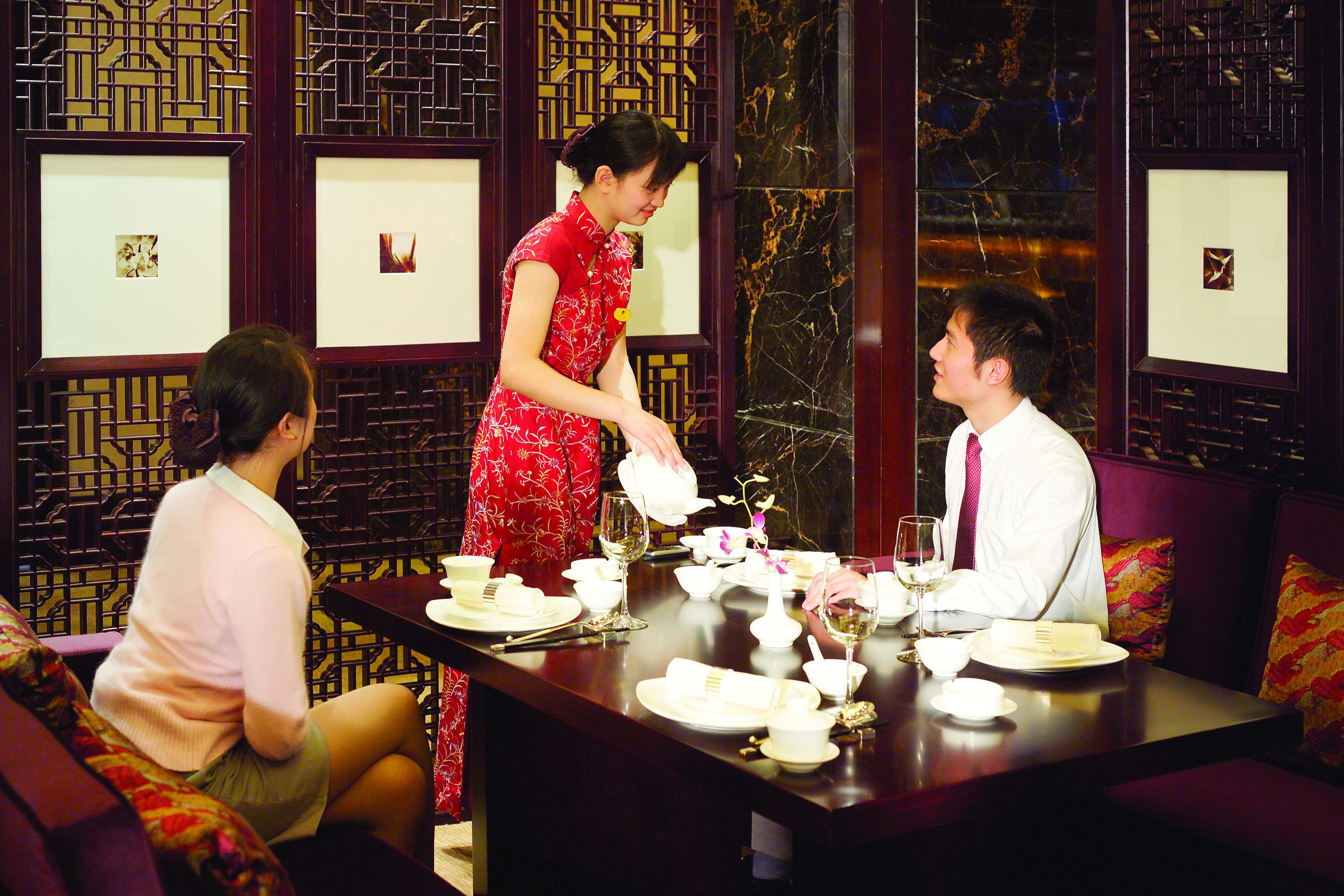 2 restaurants, breakfast served