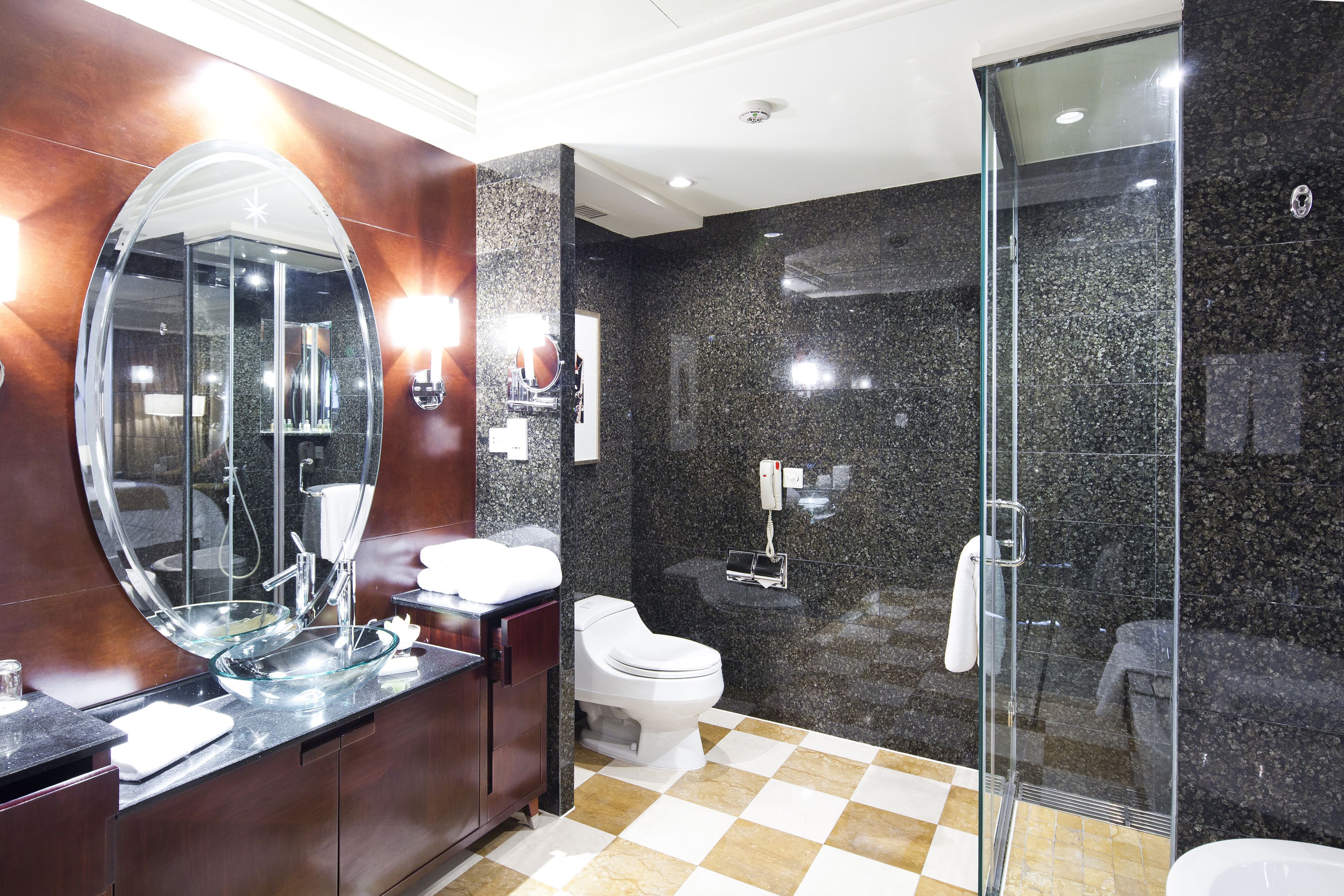 deluxe suite | bathroom | separate bathtub and shower, deep-soaking bathtub, rainfall showerhead