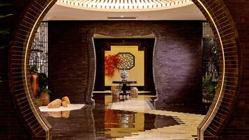 2 restaurants, breakfast served