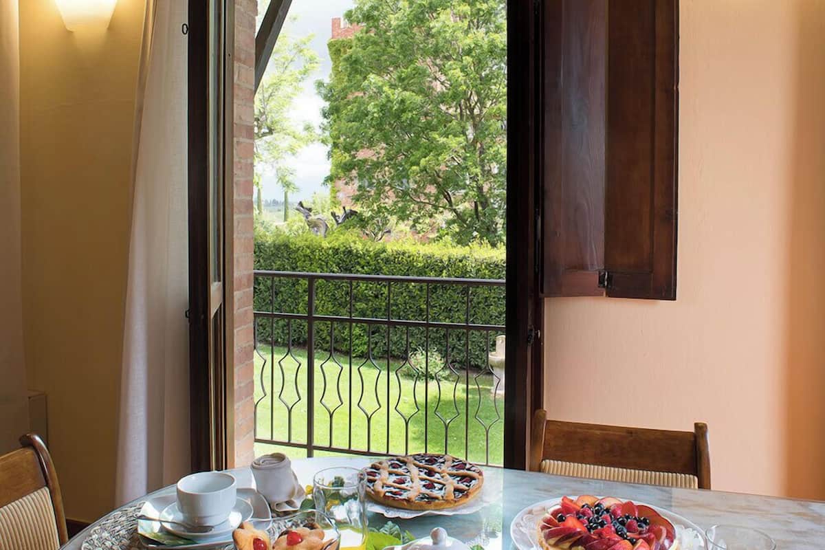 Suite | Living area | 30-inch TV with satellite channels