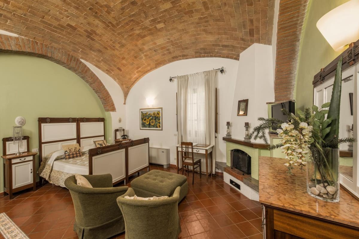 minibar, in-room safe, desk, free wifi