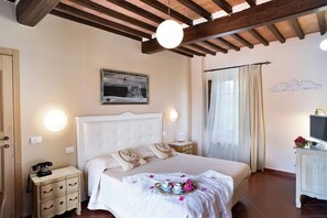 Minibar, in-room safe, desk, free WiFi - Borgo Tre Rose (Montepulciano)