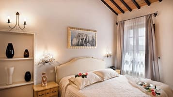 Minibar, Zimmersafe, Schreibtisch, kostenloses WLAN