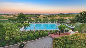 Outdoor pool, sun loungers