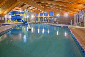 Una piscina cubierta