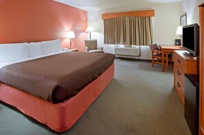Desk, blackout drapes, iron/ironing board, free cribs/infant beds - AmericInn by Wyndham Wetmore Munising (Munising)
