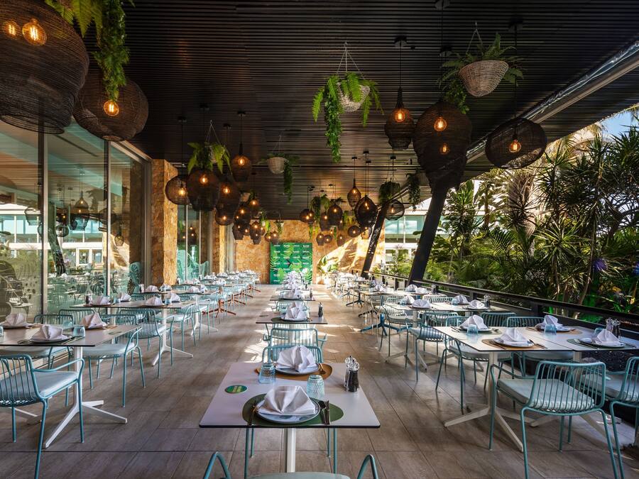 4 restauranter, frokost, lunsj og middag serveres, internasjonale retter