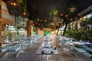 4 restaurants, breakfast, lunch, dinner served; international cuisine