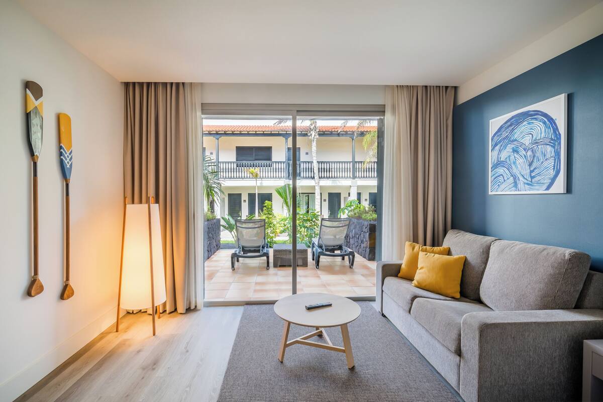 32-inch plasma tv with satellite channels, tv