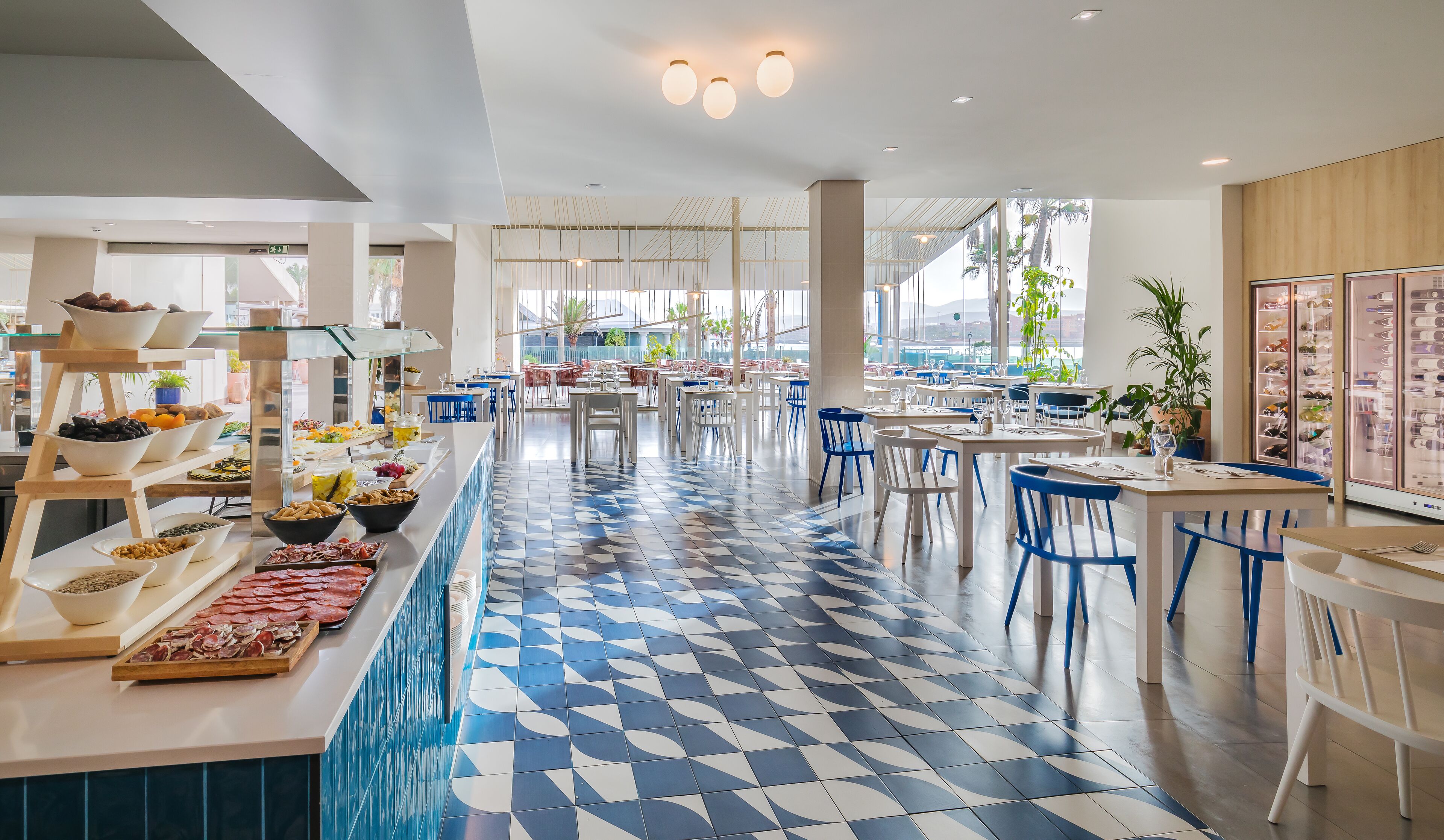 4 restaurants, breakfast, lunch, dinner served; international cuisine