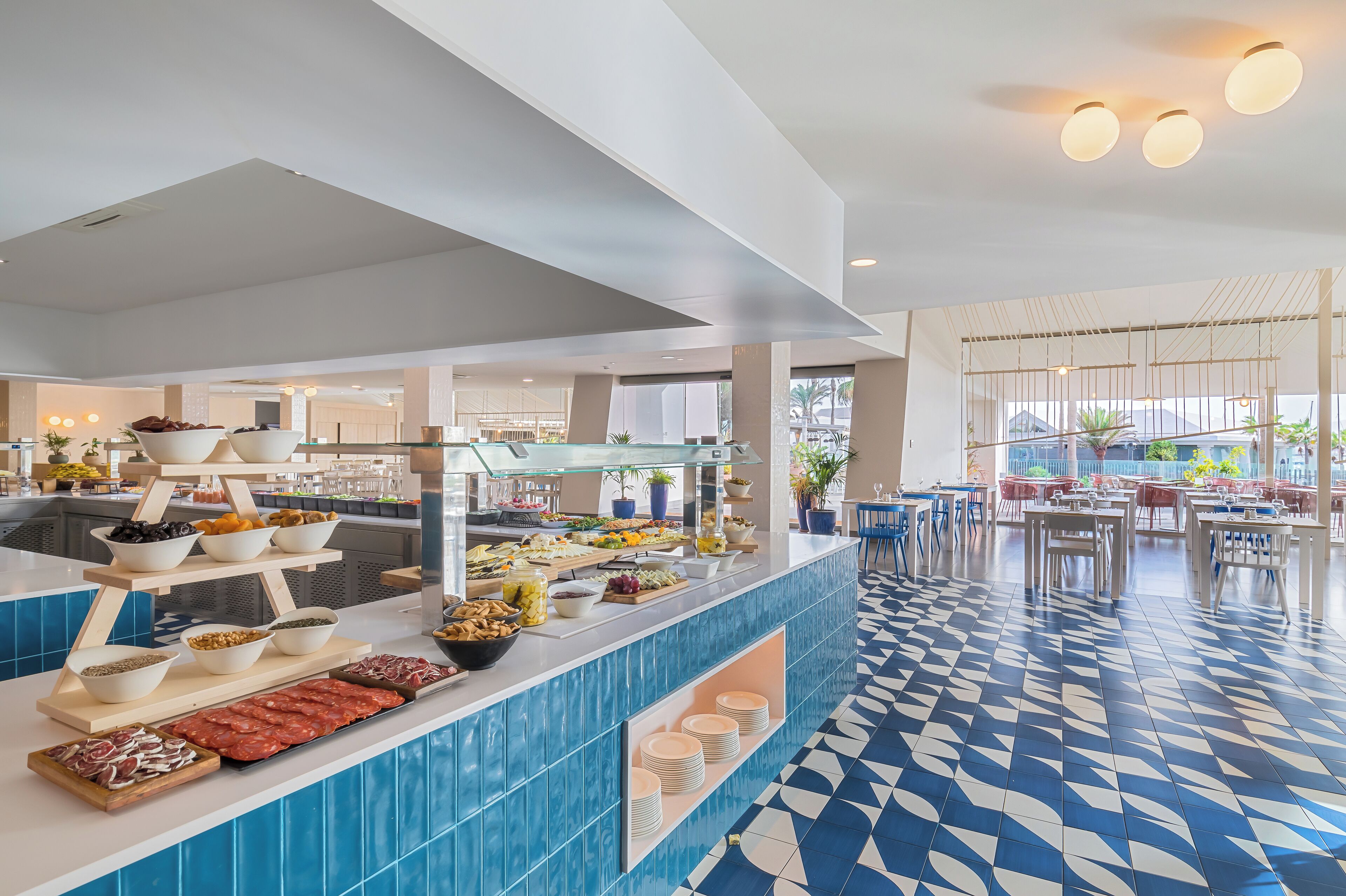 4 restaurants, breakfast, lunch, dinner served; international cuisine