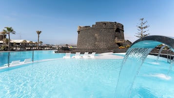 3 outdoor pools, pool umbrellas, pool loungers