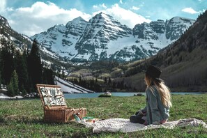 2 restaurantes; se sirven desayunos, almuerzos y cocina americana 