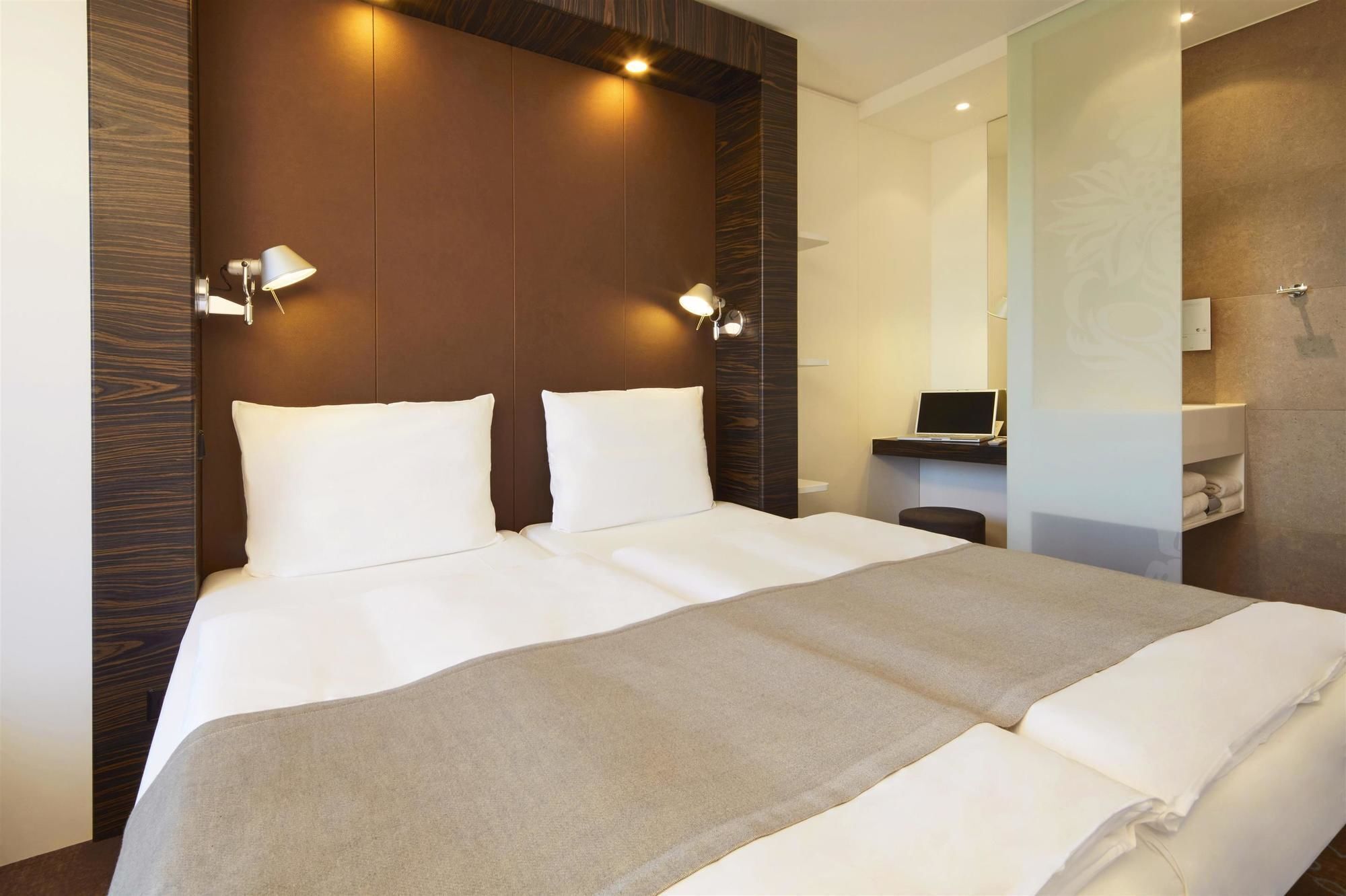 Premium bedding, desk, soundproofing, free WiFi