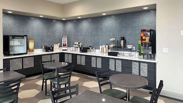 Café da manhã para viagem grátis todos os dias