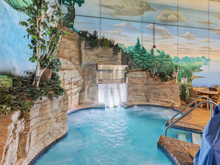 Indoor/outdoor pool