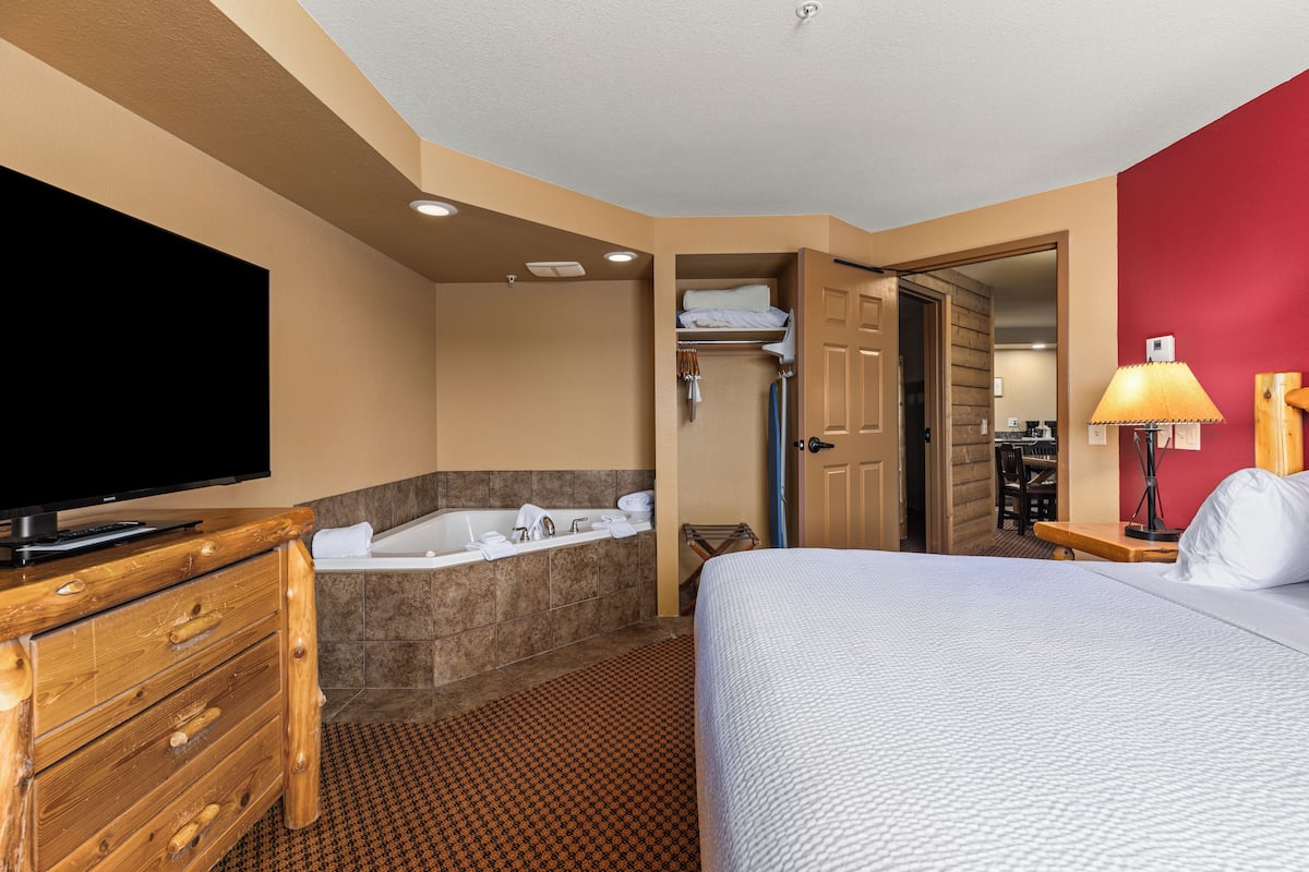 Suite, Multiple Beds, Non Smoking, Jetted Tub (Kitchenette)