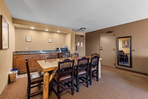 Suite, Multiple Beds, Non Smoking, Jetted Tub (Kitchenette) | Dining room - The Lodge at Brainerd Lakes, Trademark Collection by Wyndham (Brainerd)