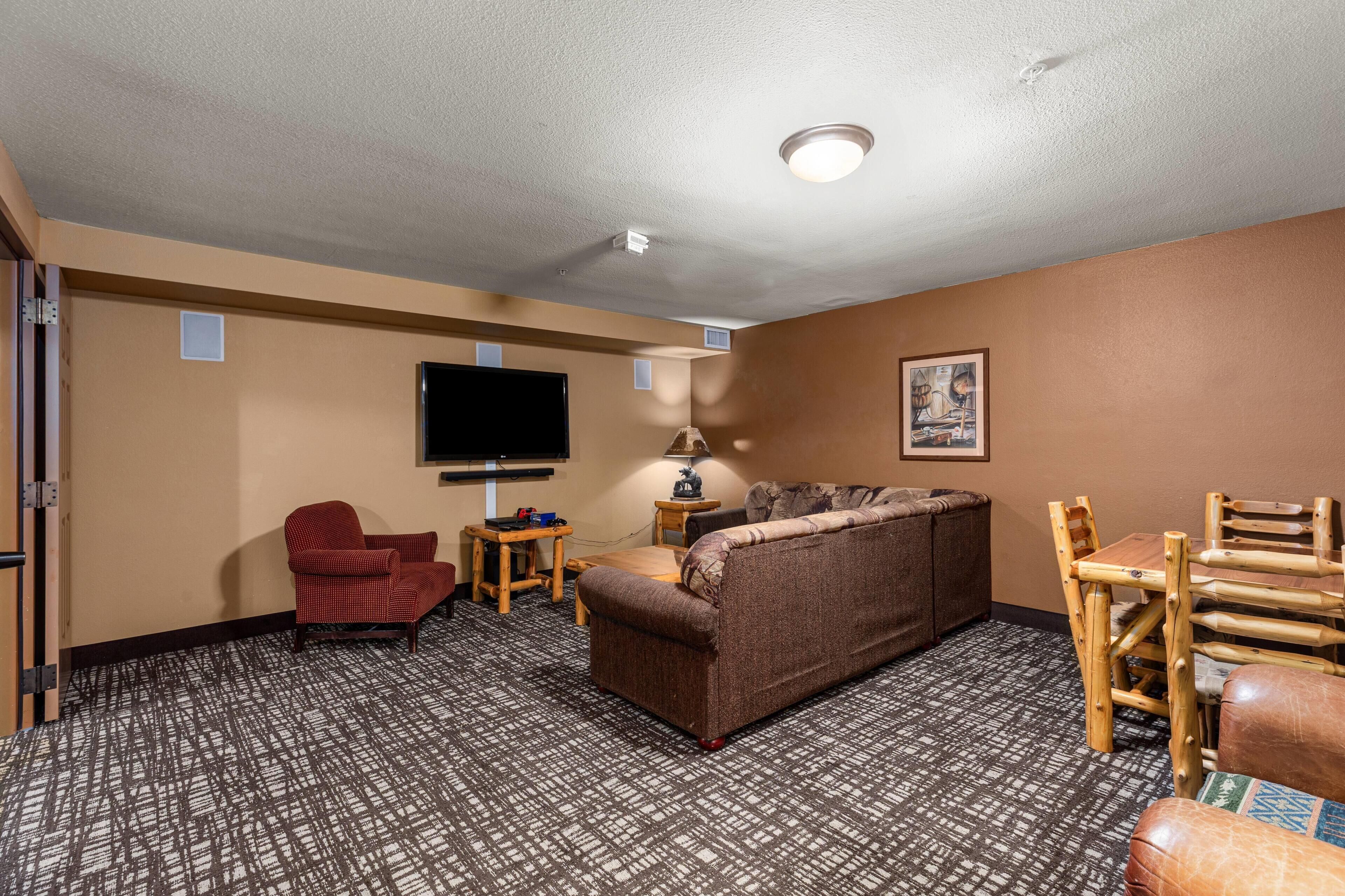 Suite, Multiple Beds, Non Smoking, Jetted Tub (Kitchenette) | In-room safe, iron/ironing board, cribs/infant beds, free WiFi