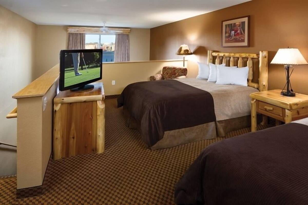 deluxe suite, 1 king bed | in-room safe, iron/ironing board, free cots/infant beds, rollaway beds