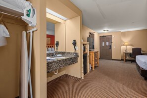 Iron/ironing board, cots/infant beds, bed sheets