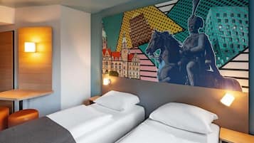 Habitación con 2 camas individuales | Escritorio, insonorización, wifi gratis y ropa de cama