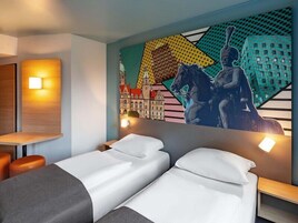 Quarto duplo | Escrivaninha, quartos à prova de som, Wi-Fi de cortesia, roupa de cama
