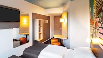 Zweibettzimmer | Schreibtisch, schallisolierte Zimmer, kostenloses WLAN, Bettwäsche