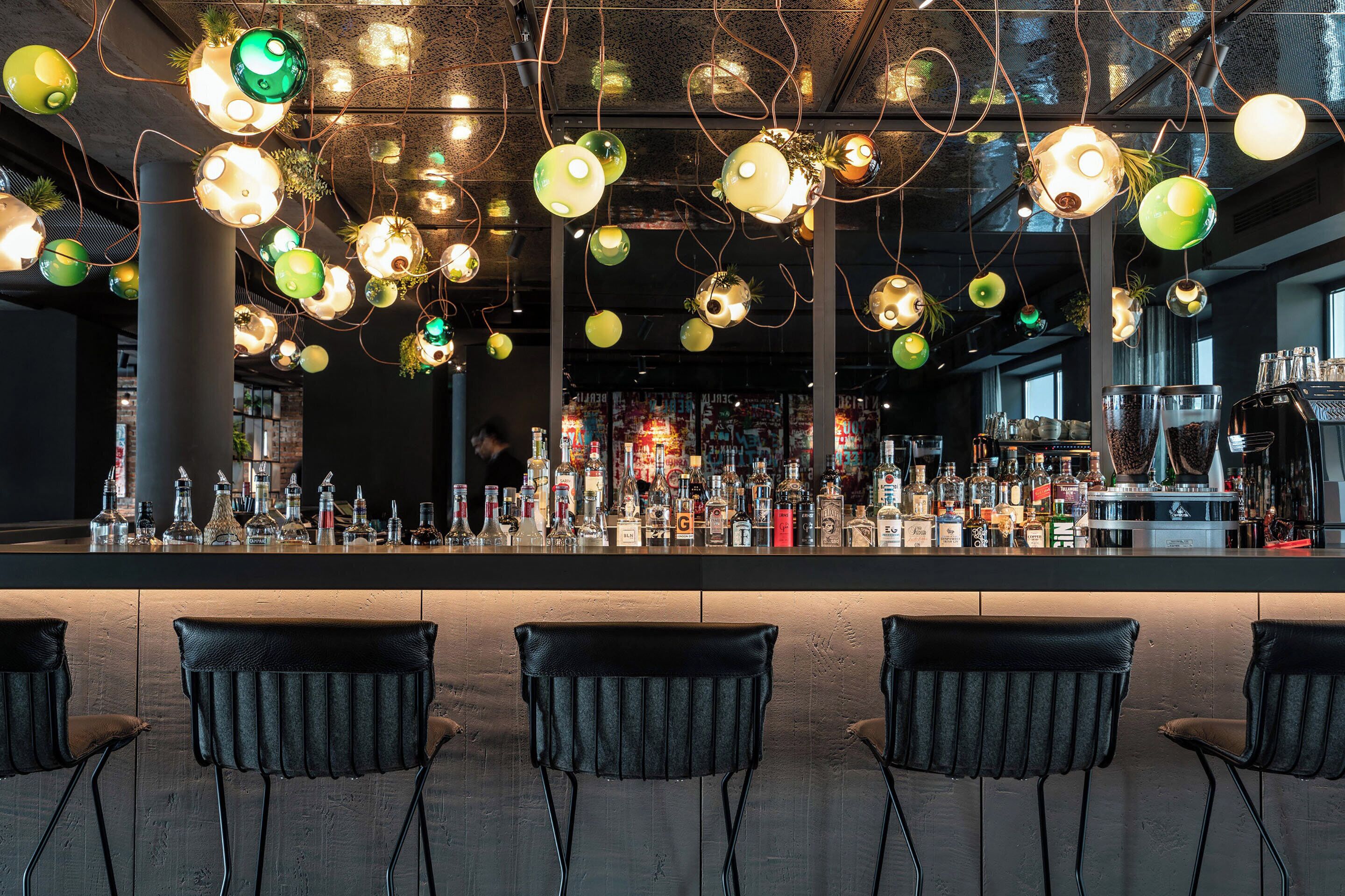 Bar (trong khuôn viên)