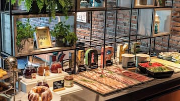 Daily buffet breakfast (EUR 16.90 per person)