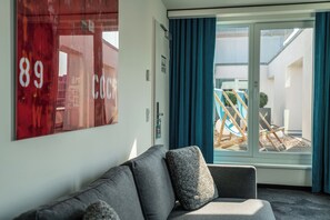 Egyptian cotton sheets, premium bedding, down comforters, desk