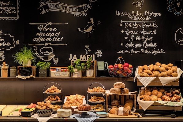 Daily buffet breakfast for a fee