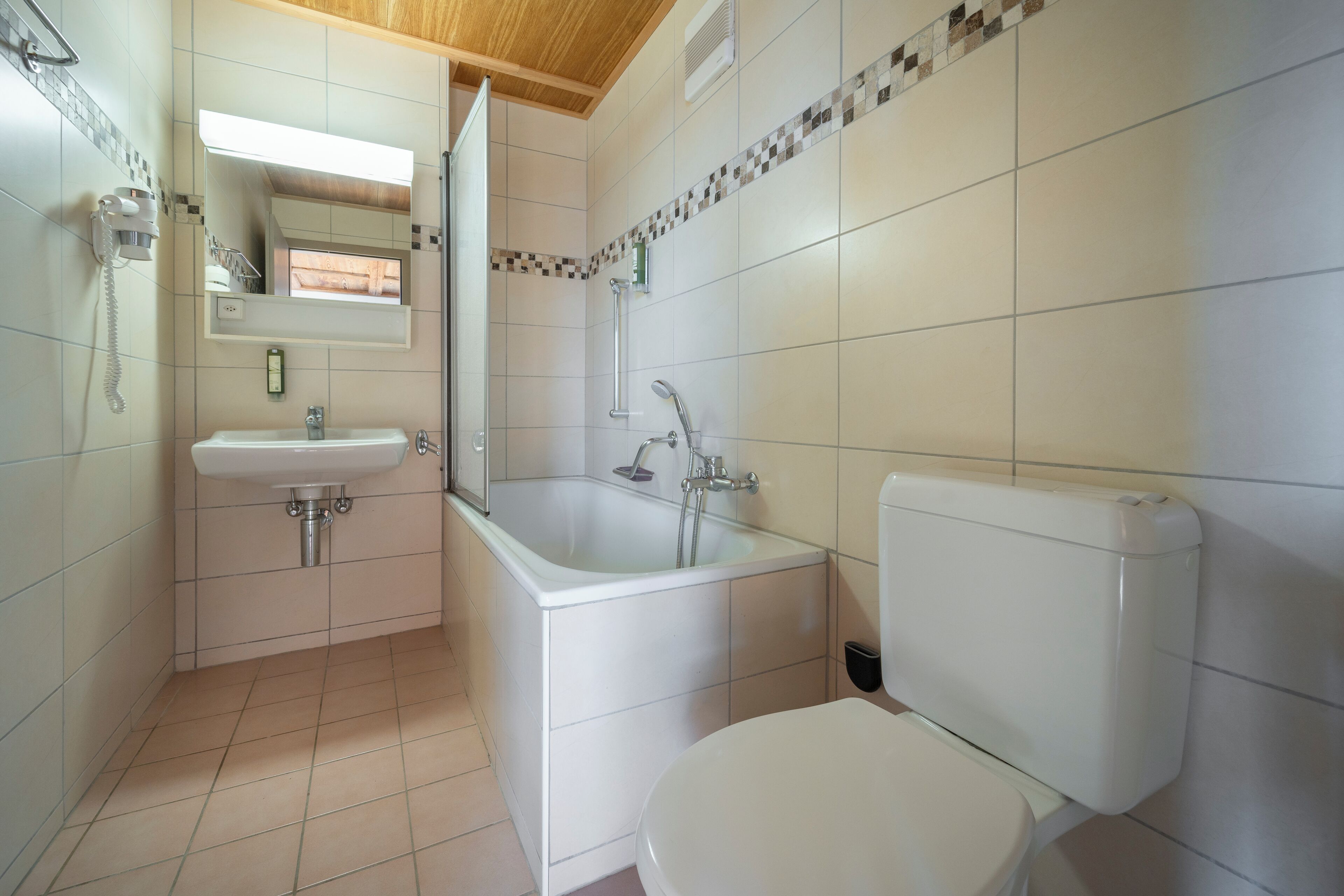 romantic suite | bathroom | shower, hair dryer, towels, soap