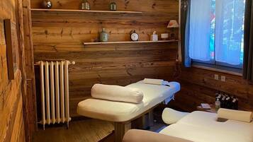 Relax in this cozy room with a wooden bench and small table, perfect for unwinding.