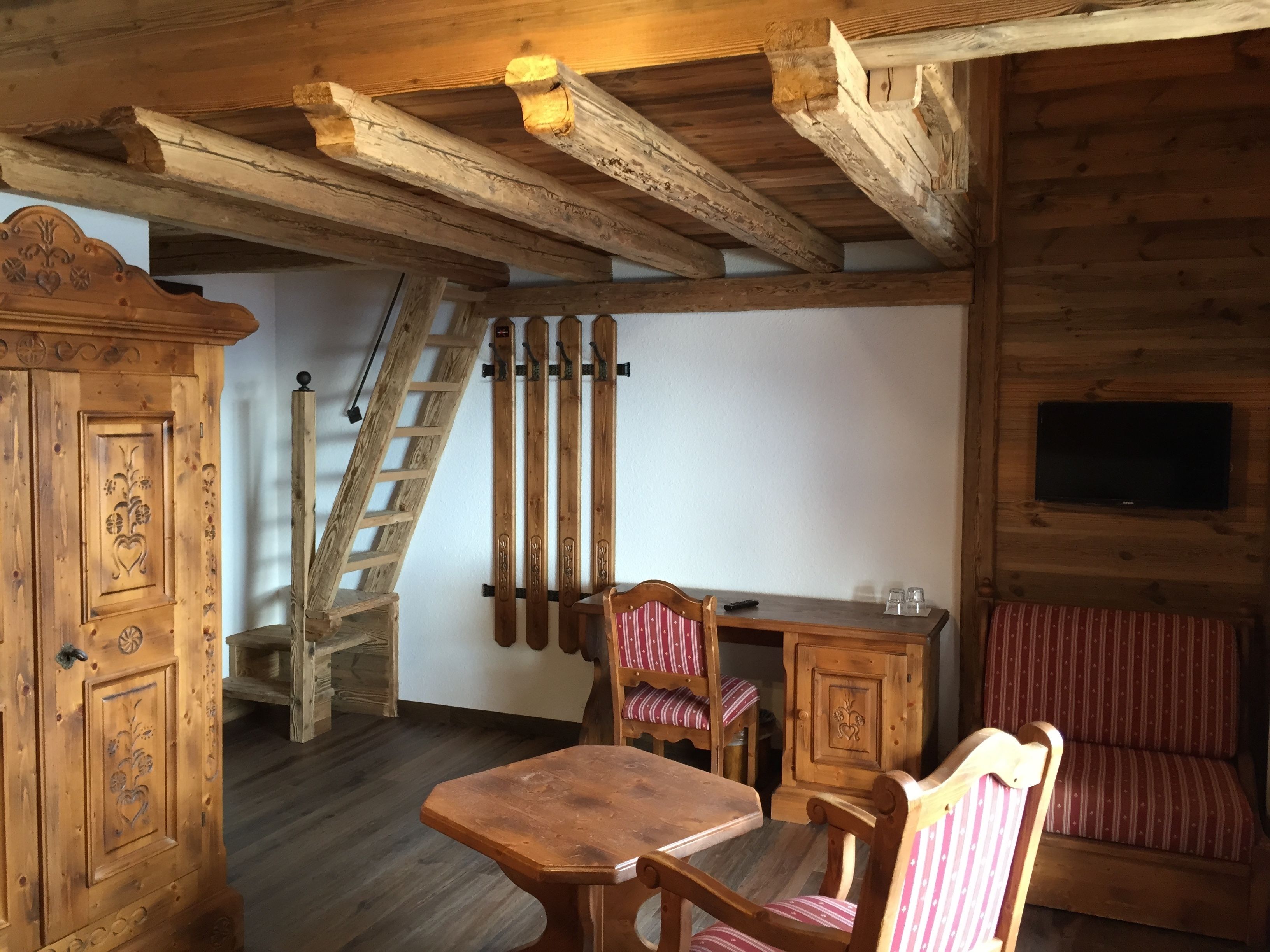 family suite, 1 bedroom, non smoking, mountain view | in-room dining