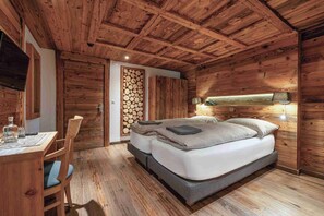 标准双人房, 1 张大床, 私人浴室, 山景 | 高档床上用品、羽绒被、加厚床垫、客房内保险箱